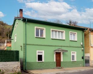 Vista exterior de Casa o xalet en venda en Lena amb Calefacció i Jardí privat