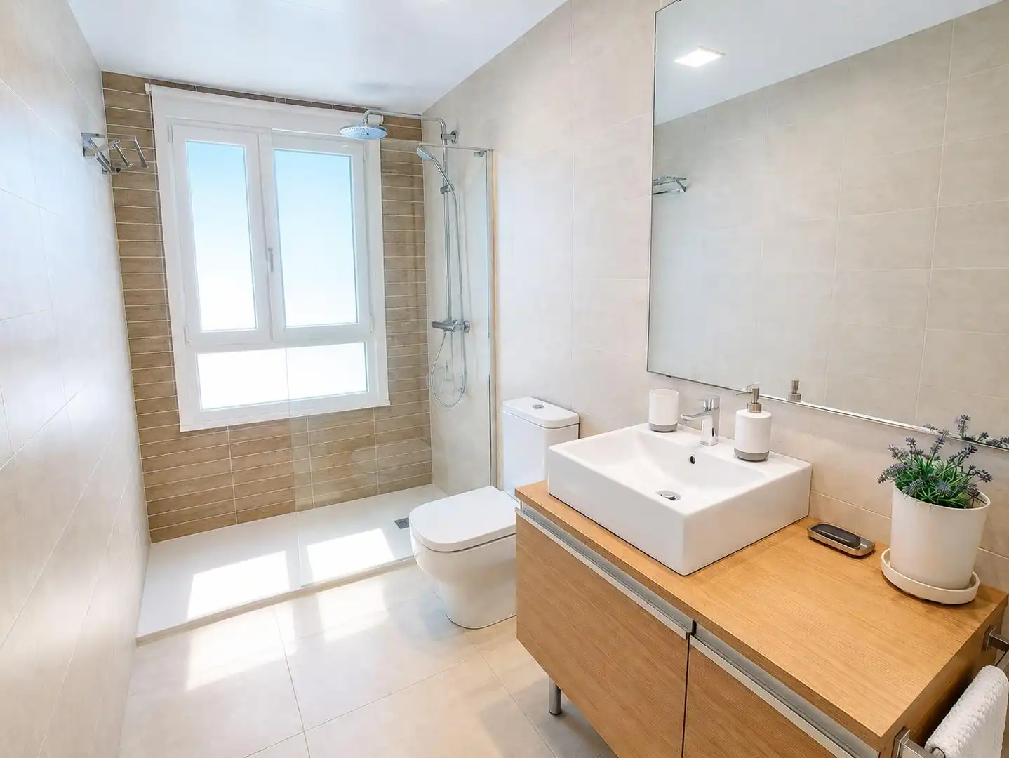 Baño de Apartamento en venta en Ayamonte con Aire acondicionado, Calefacción y Jardín privado