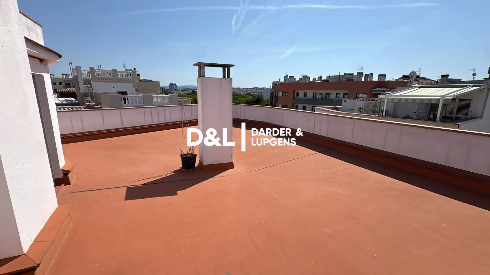 Terraza de Piso en venta en Vilanova i la Geltrú con Calefacción, Trastero y Balcón
