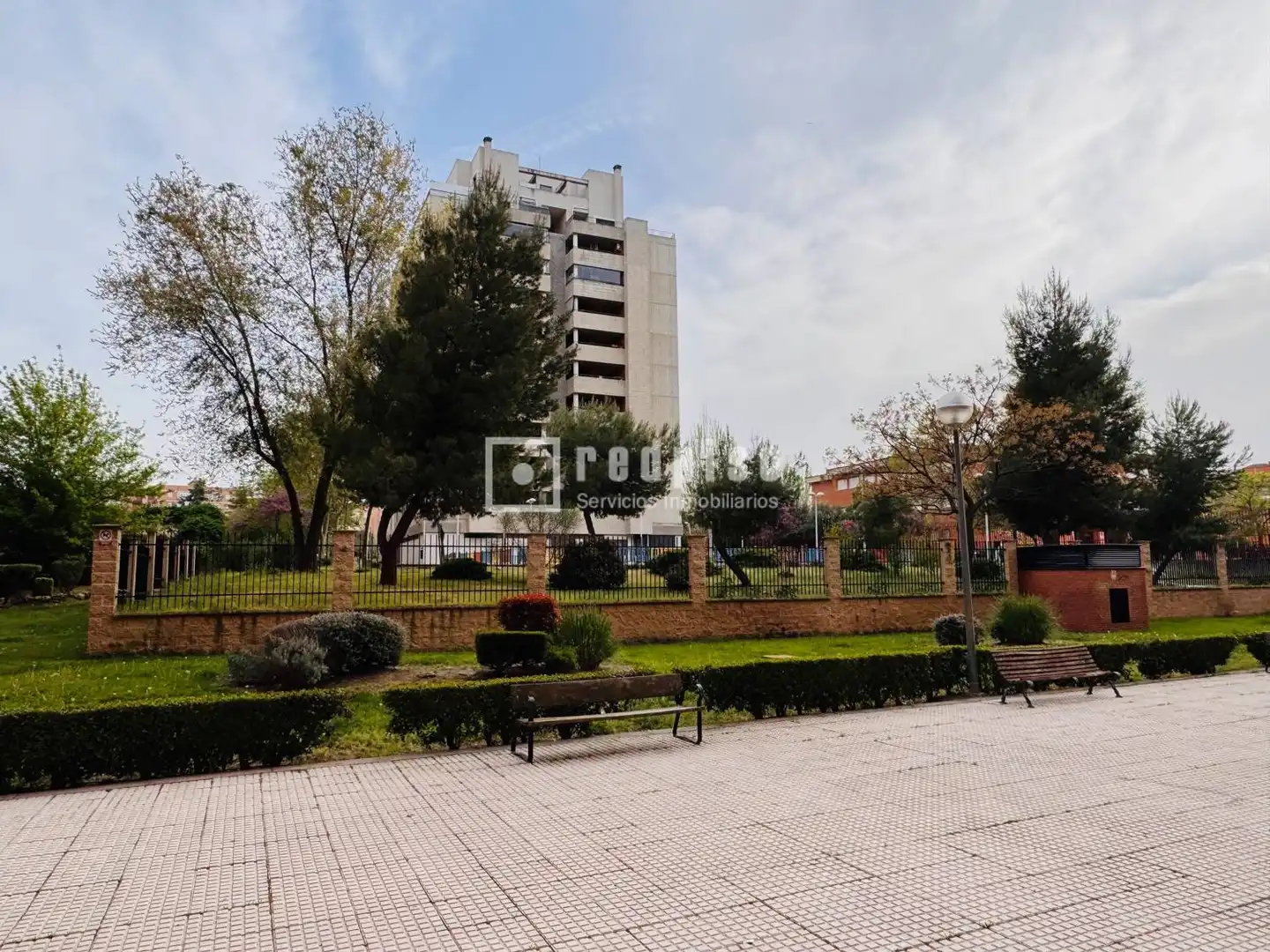 Vista exterior de Pis en venda en Fuenlabrada amb Aire condicionat, Calefacció i Jardí privat