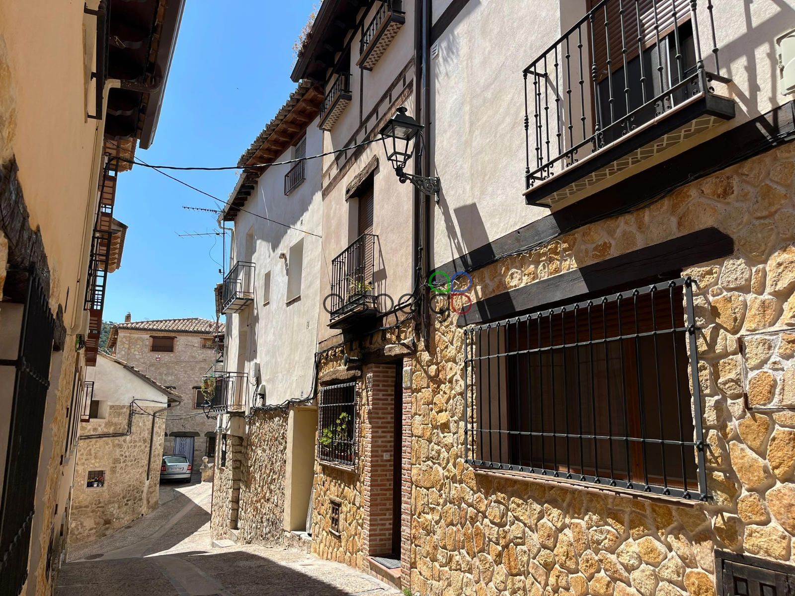 Vista exterior de Casa adosada en venda en Pastrana amb Calefacció i Terrassa