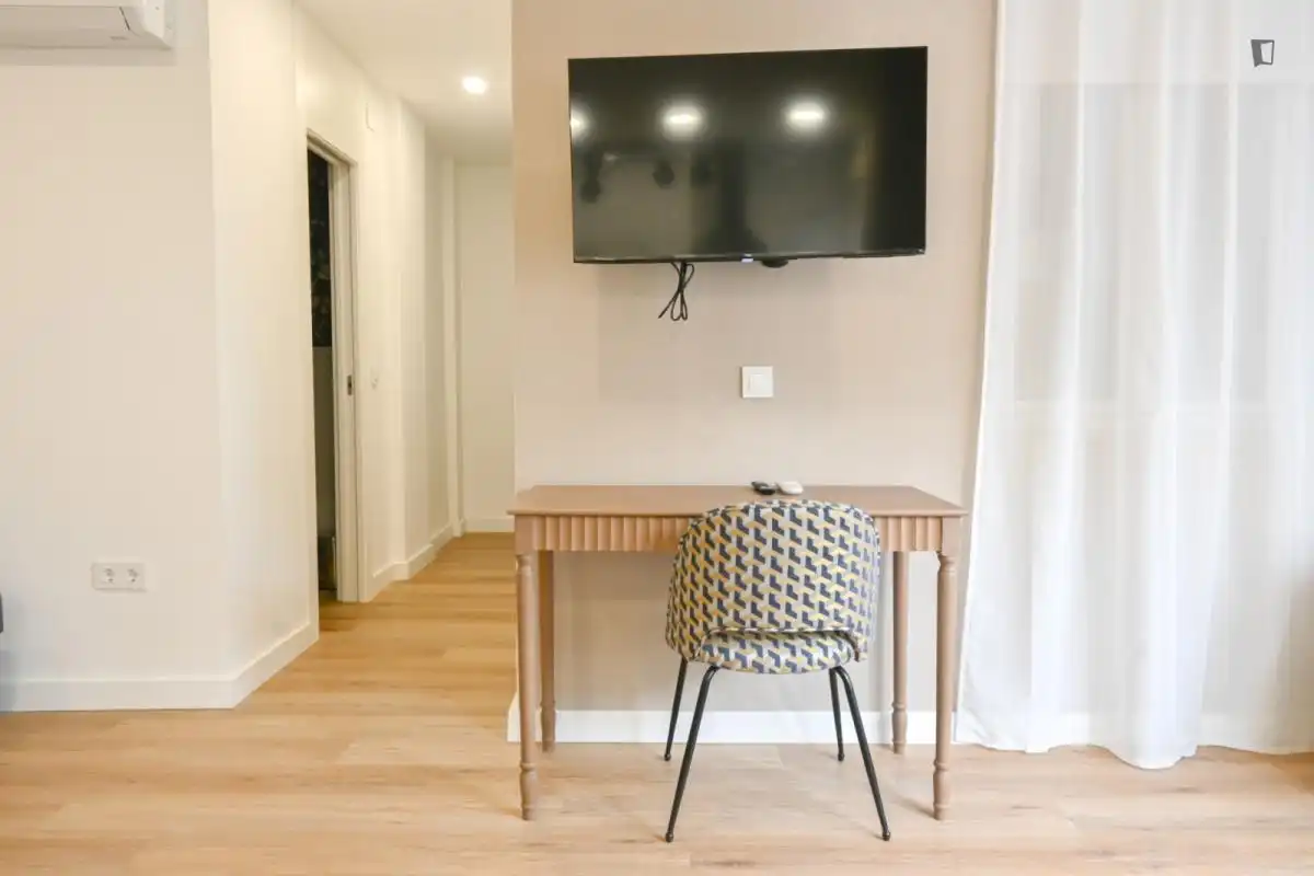 Schlafzimmer von Wohnungen zur Miete in Madrid mit Klimaanlage, Heizung und Möbliert