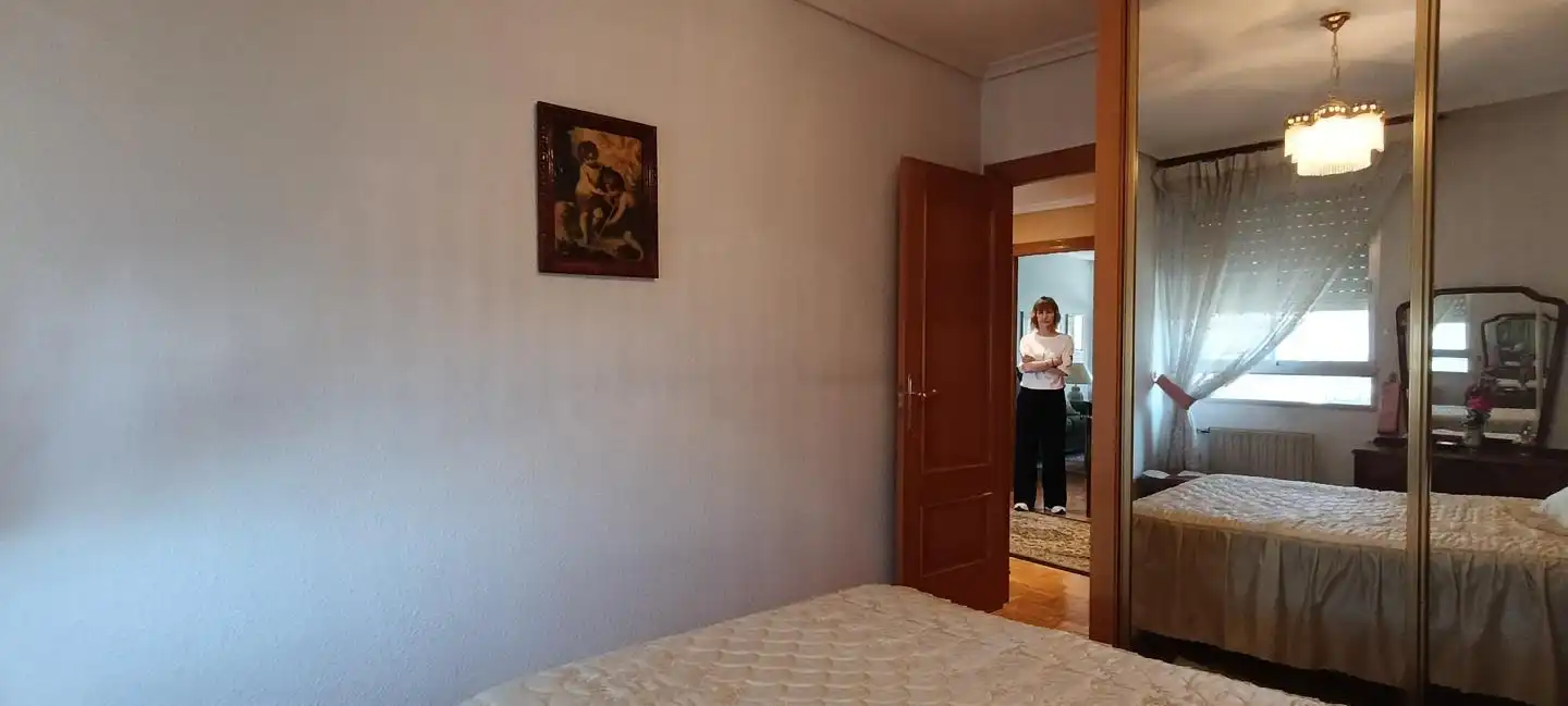 Habitación de Apartamento en venta en León Capital  con Calefacción, Parquet y Terraza