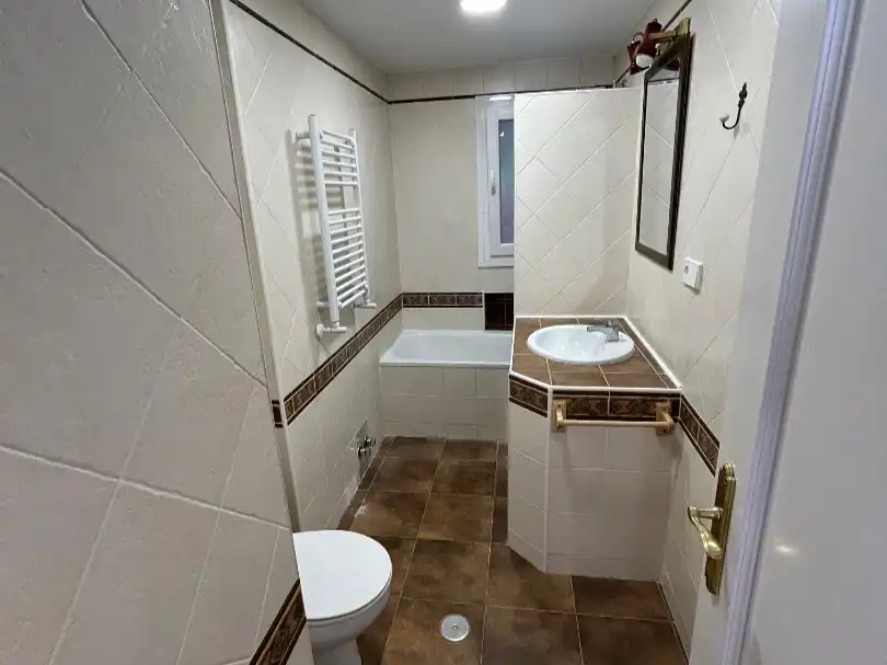 Bathroom of Apartments for rent in Ciudalcampo, Madrid