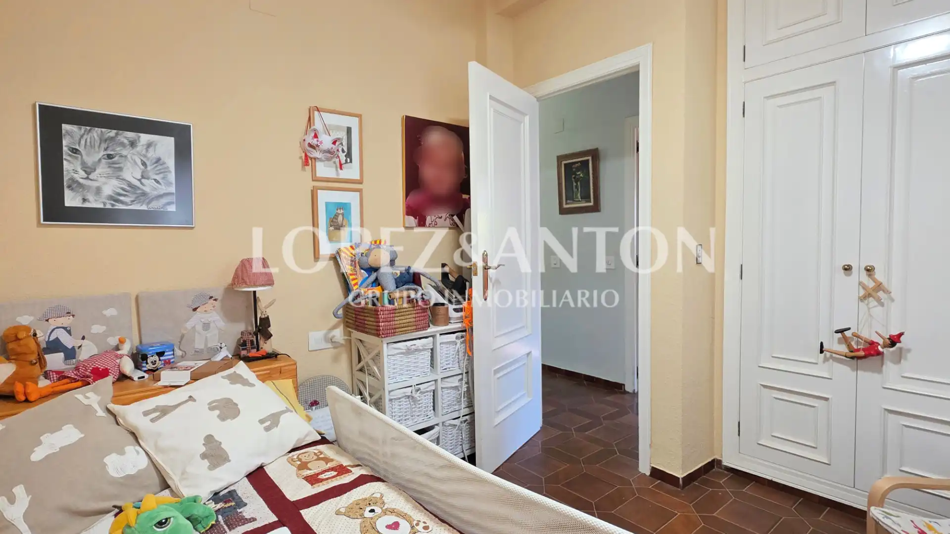 Dormitori de Casa o xalet en venda en La Pobla de Vallbona amb Aire condicionat, Calefacció i Jardí privat