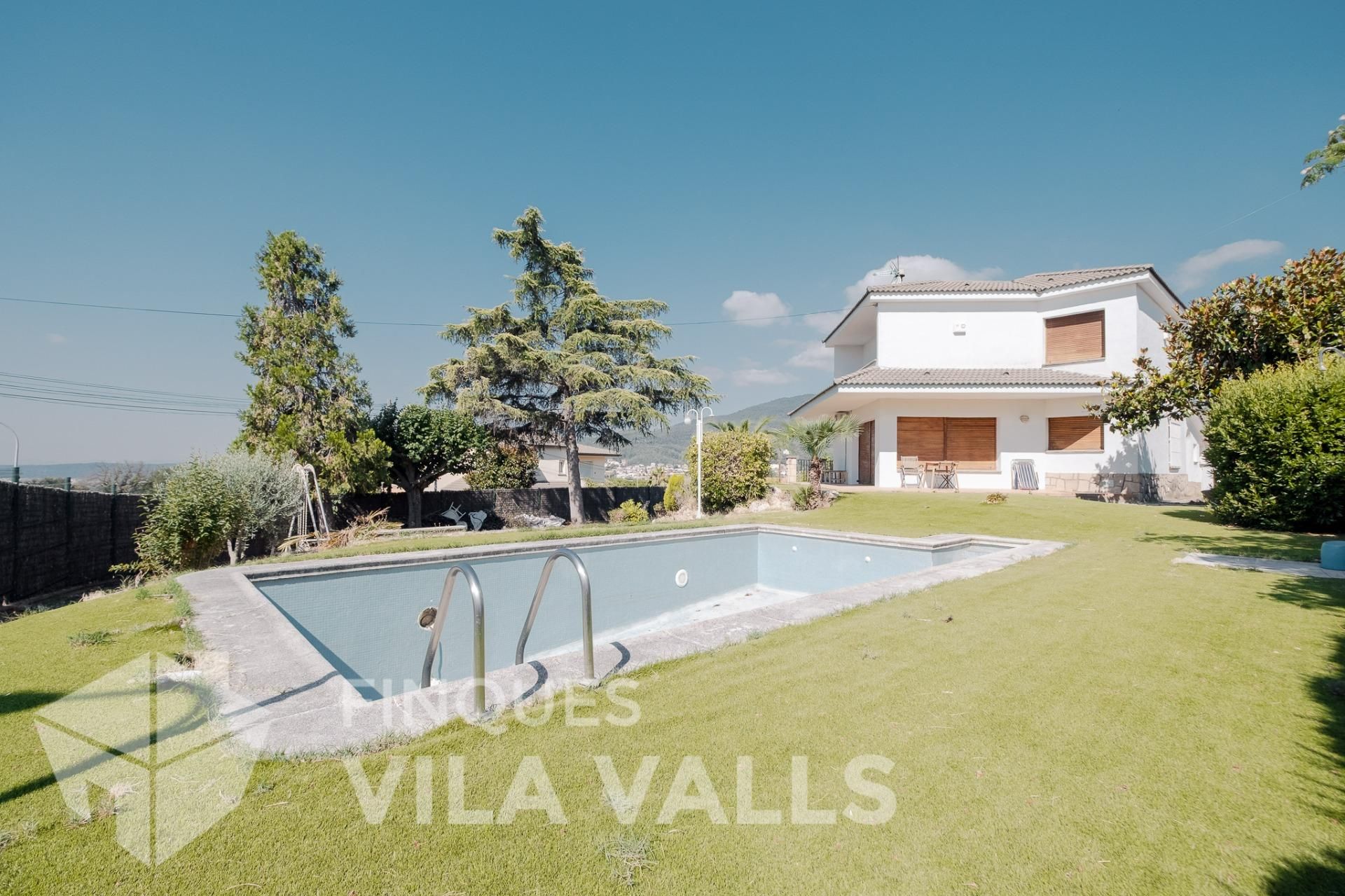 Piscina de Casa o xalet en venda en Caldes de Montbui amb Jardí privat, Piscina i Piscina comunitària