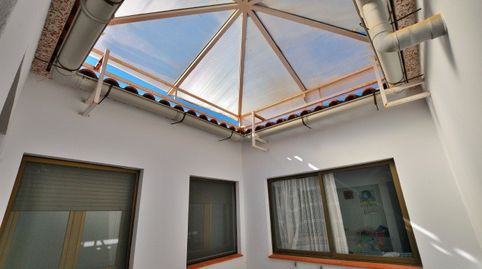 ¡Descubre tu nuevo hogar en este acogedor edificio con 2 pisos, ubicado a tan solo 25 minutos de Ronda! Ideal para Inversión o Viv