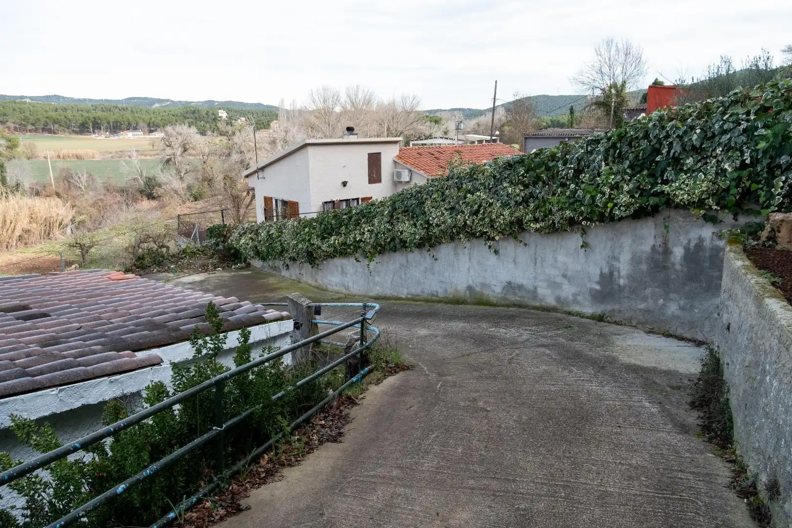 Vista exterior de Casa o chalet en venta en Santa Maria de Miralles con Jardín privado