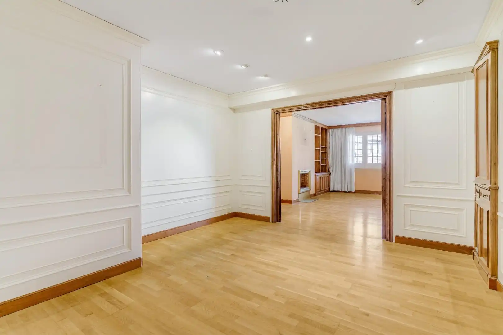 Maisonette zum Verkauf in Barcelona mit Klimaanlage, Parkett und Terrasse