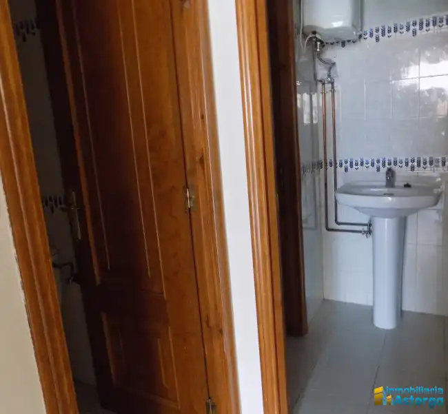Bathroom of Office for sale in Astorga