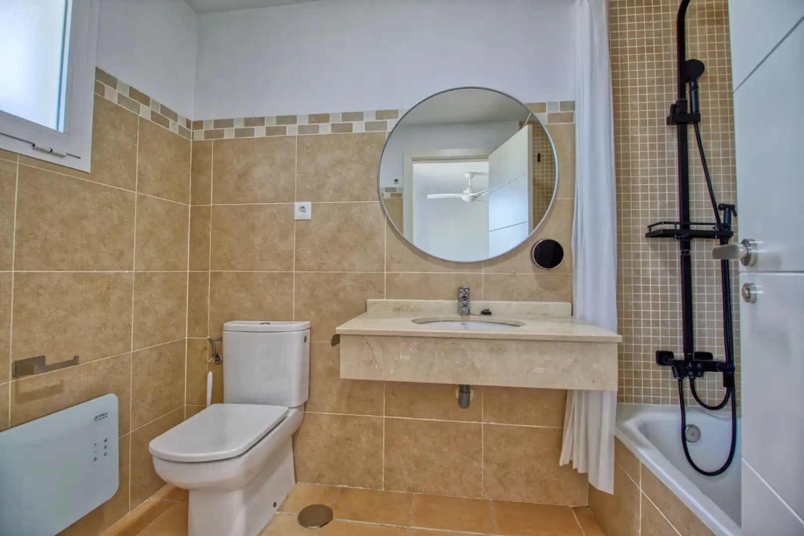 Casa aparellada amb piscina en venda a Torremuelle, imagen 14