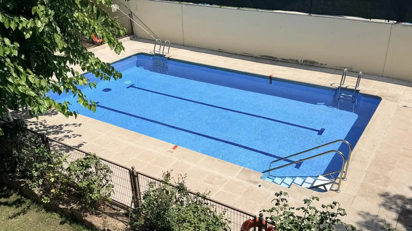 Piscina de Dúplex en venta en Madrid con Aire acondicionado, Calefacción y Parquet