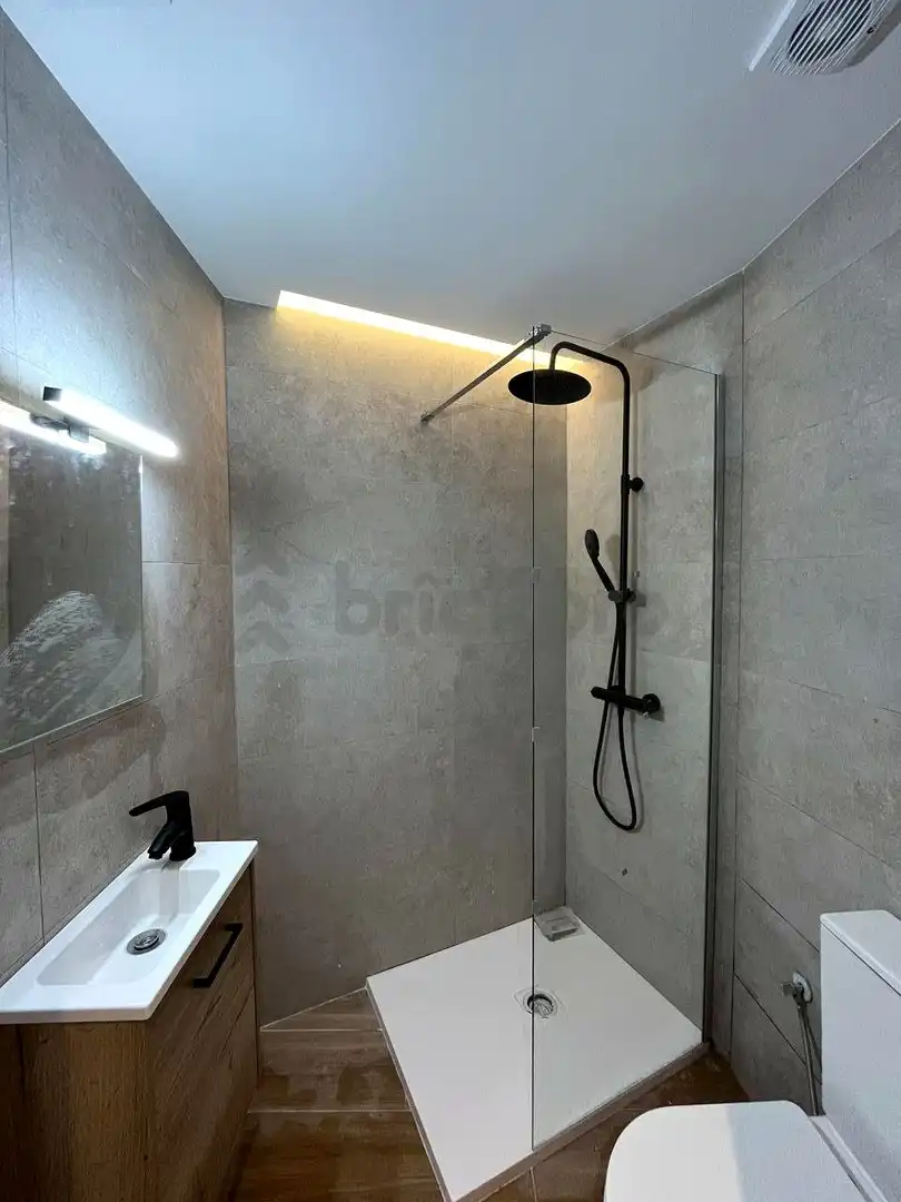 Baño de Local en venta en Barcelona