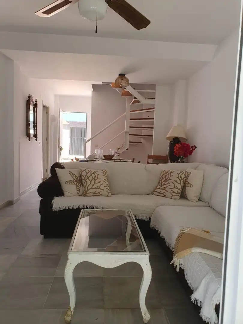 Sala de estar de Casa adosada de alquiler en El Puerto de Santa María con Jardín privado y Amueblado
