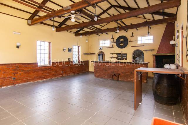 Casa-chalet en Venta en Esperón en Carral