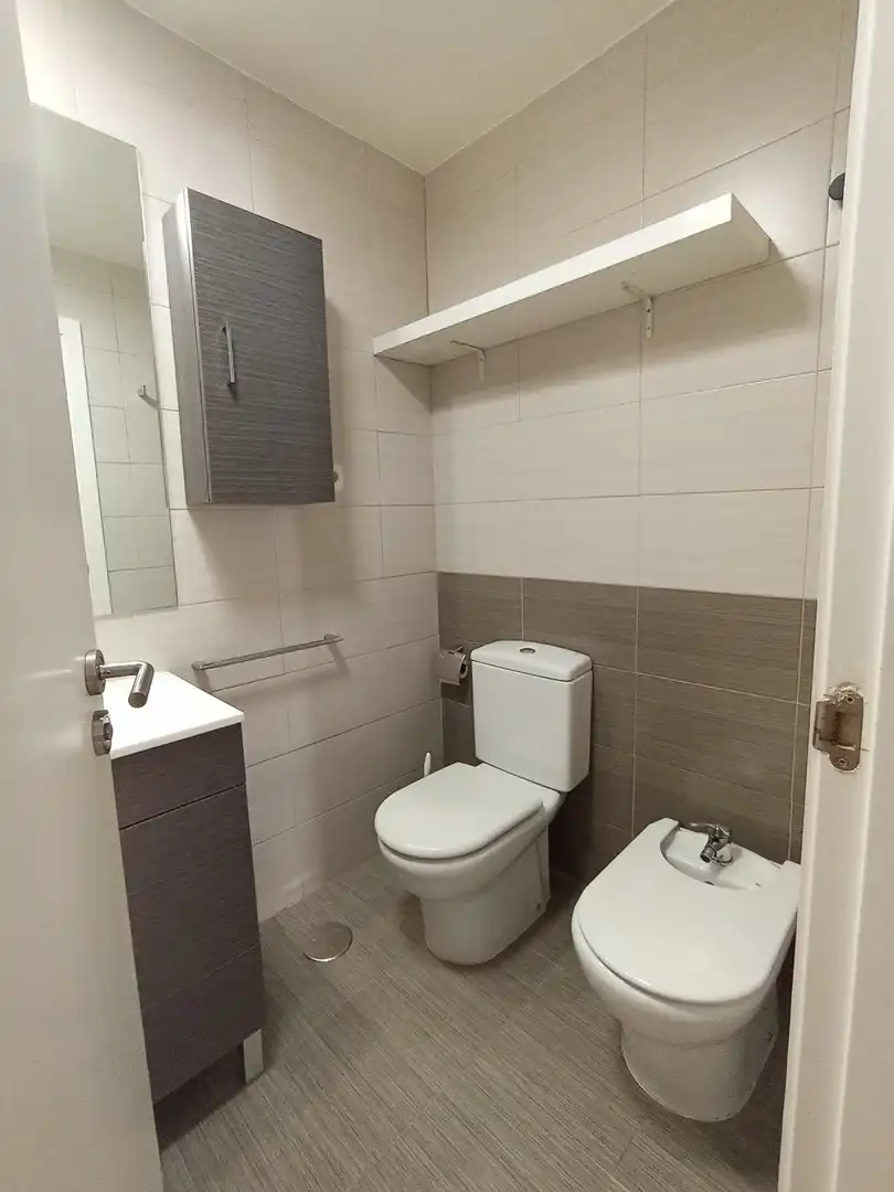 Bathroom of Flat for rent in Parla  with Air Conditioner, Heating and Storage room