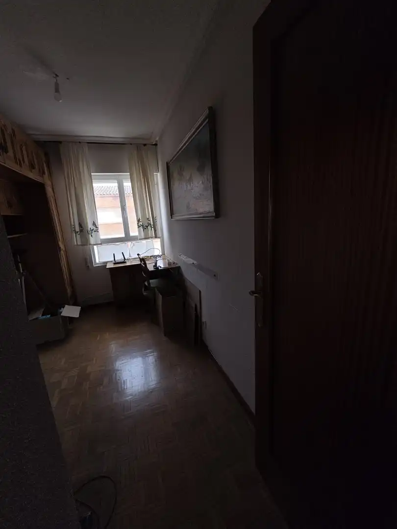 Bedroom of Flat for sale in Salamanca  with Heating, Parquet flooring and Balcony