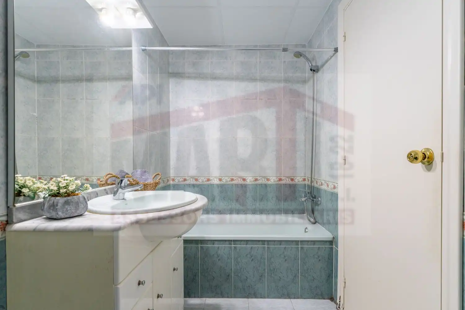Bany de Pis en venda en Reus amb Calefacció, Terrassa i Balcó