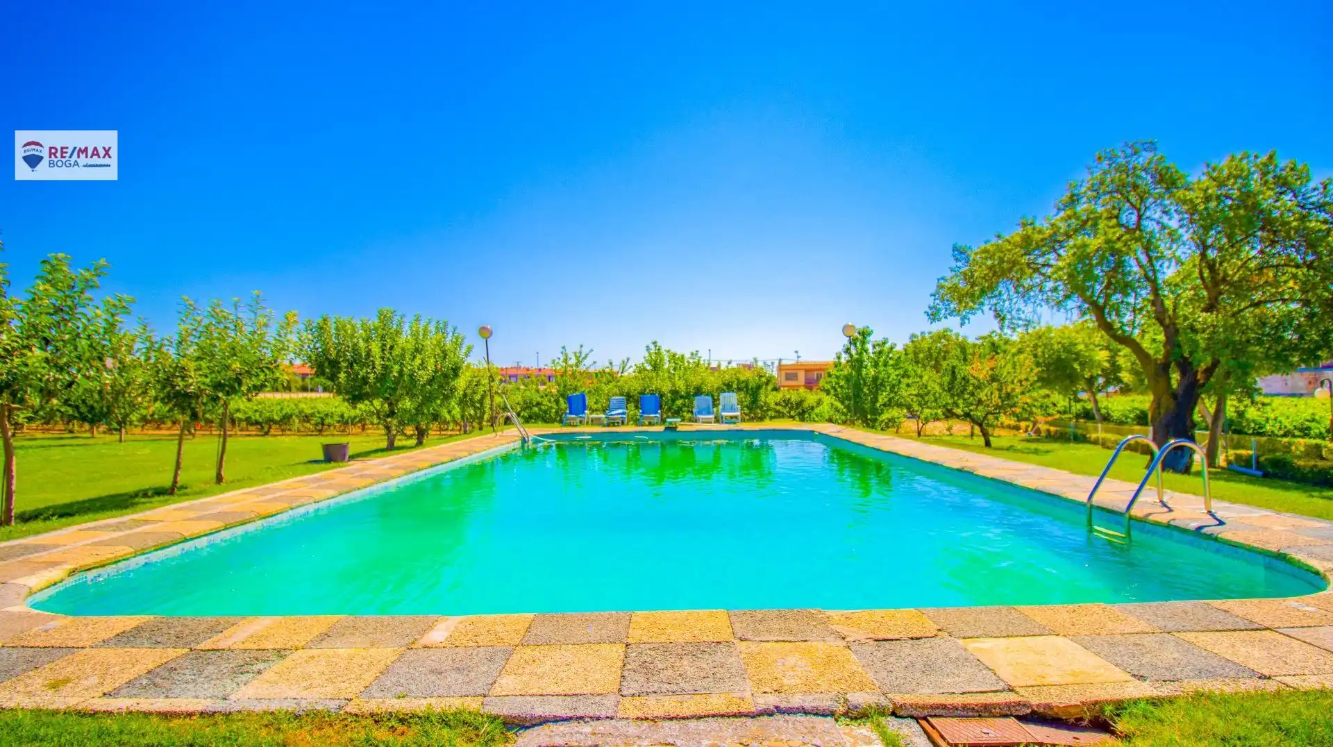 Piscina de Casa o xalet en venda en Oyón-Oion amb Aire condicionat, Jardí privat i Parquet
