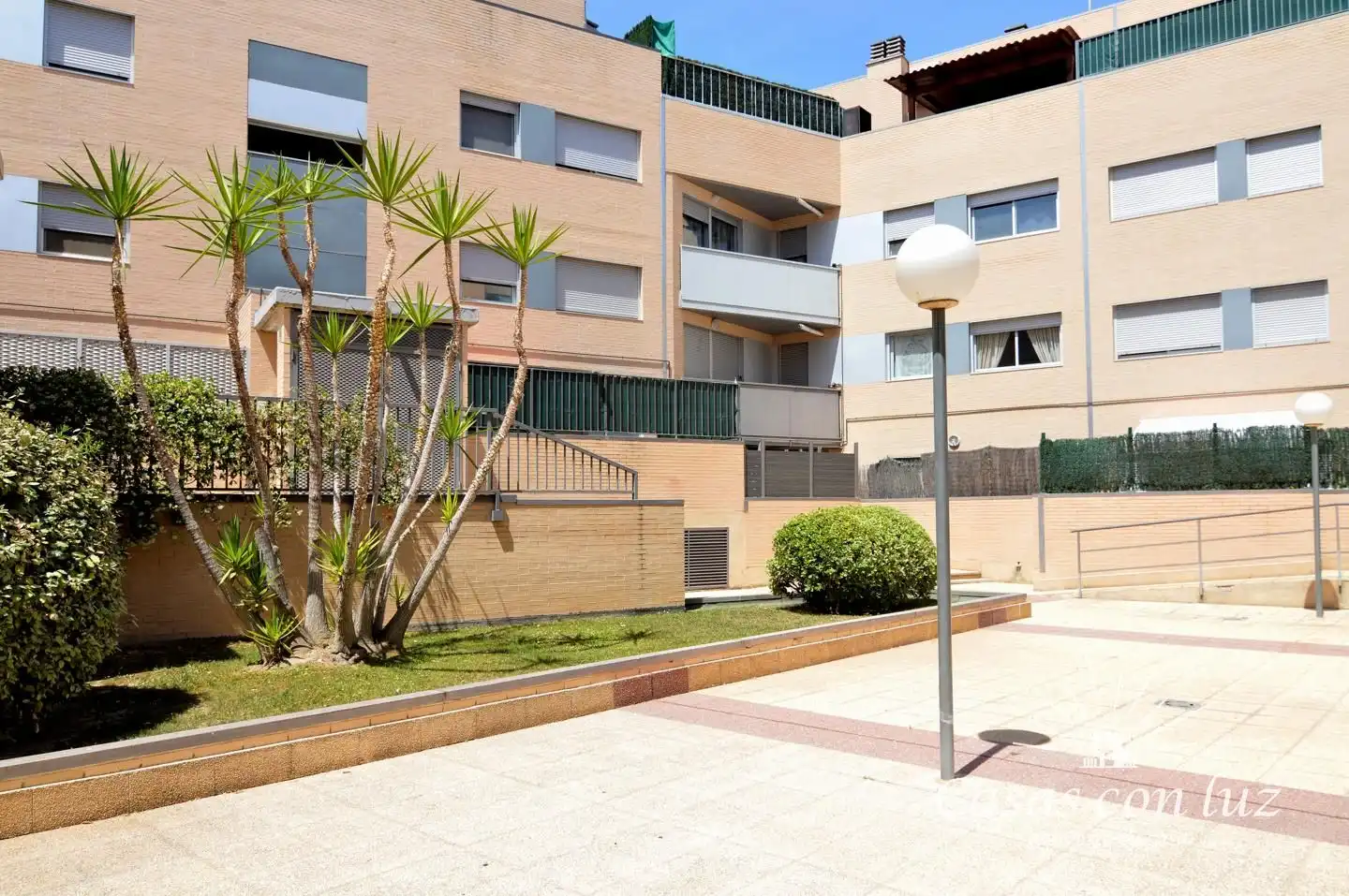 Vista exterior de Dúplex en venda en Cadrete amb Aire condicionat, Calefacció i Terrassa