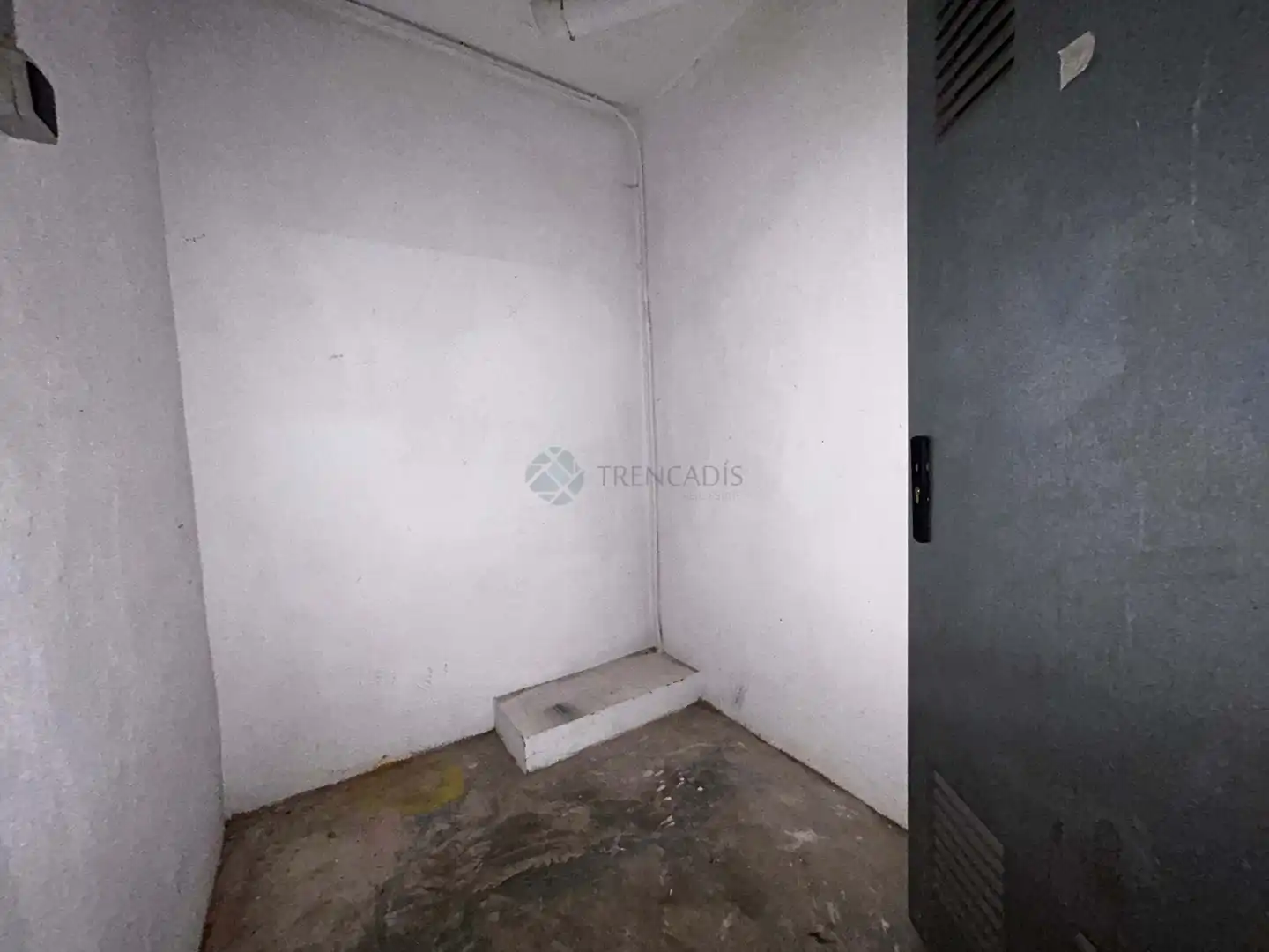 Storage room for sale in Montichelvo, Mont-Olivet