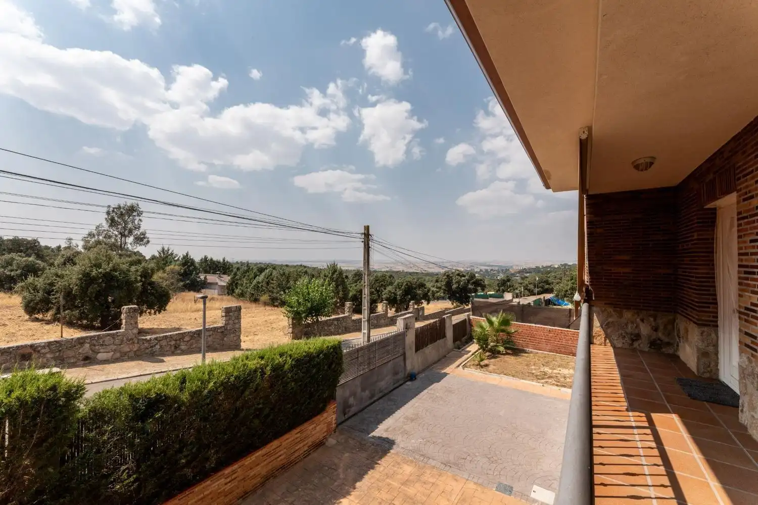 Vista exterior de Casa o xalet en venda en Batres amb Aire condicionat, Calefacció i Jardí privat