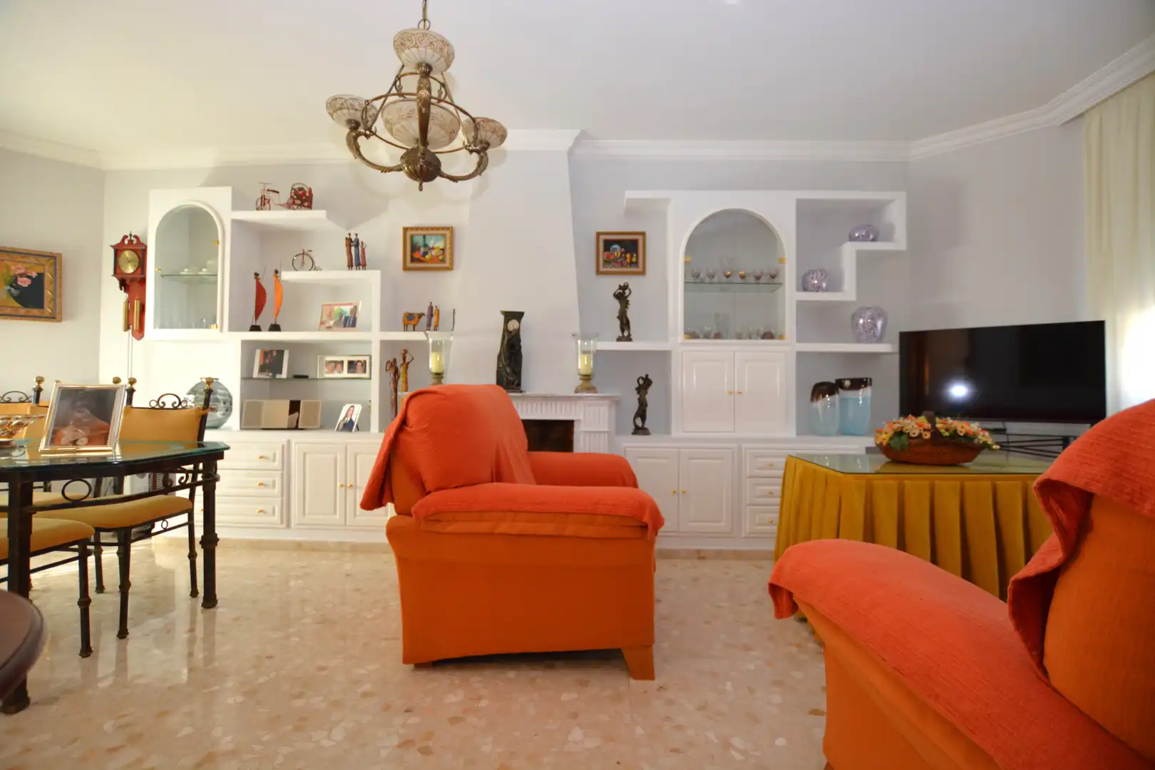 Sala de estar de Casa o chalet en venta en Valencina de la Concepción con Calefacción, Jardín privado y Trastero
