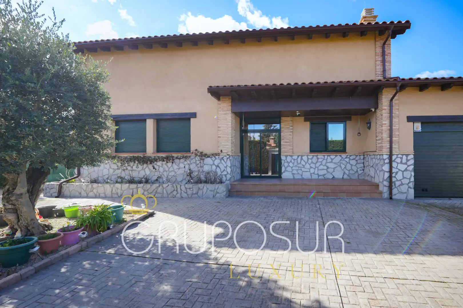 Vista exterior de Casa o xalet en venda en Boecillo amb Aire condicionat, Calefacció i Jardí privat