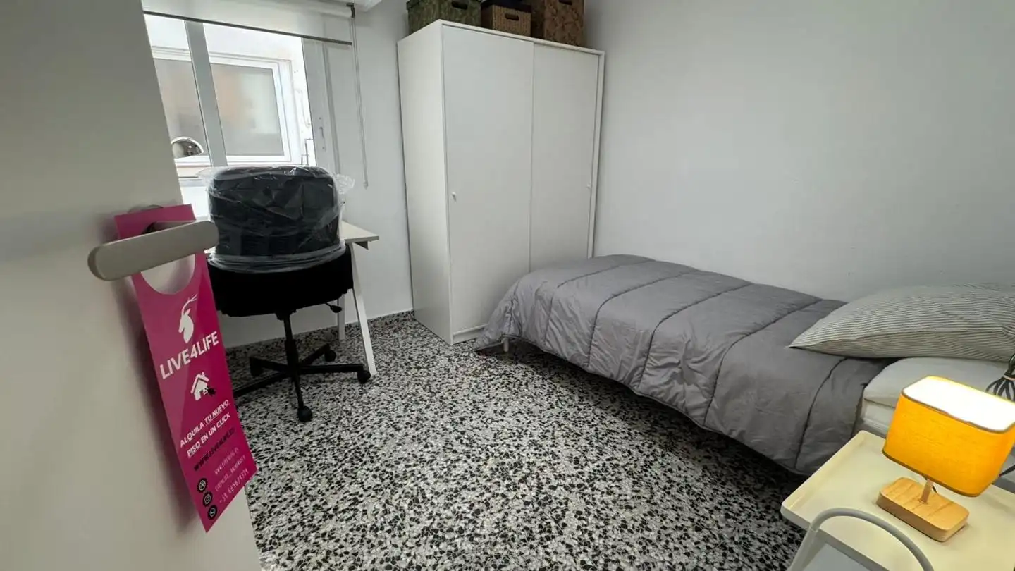 Habitación en Mestre Marçal, Torrefiel