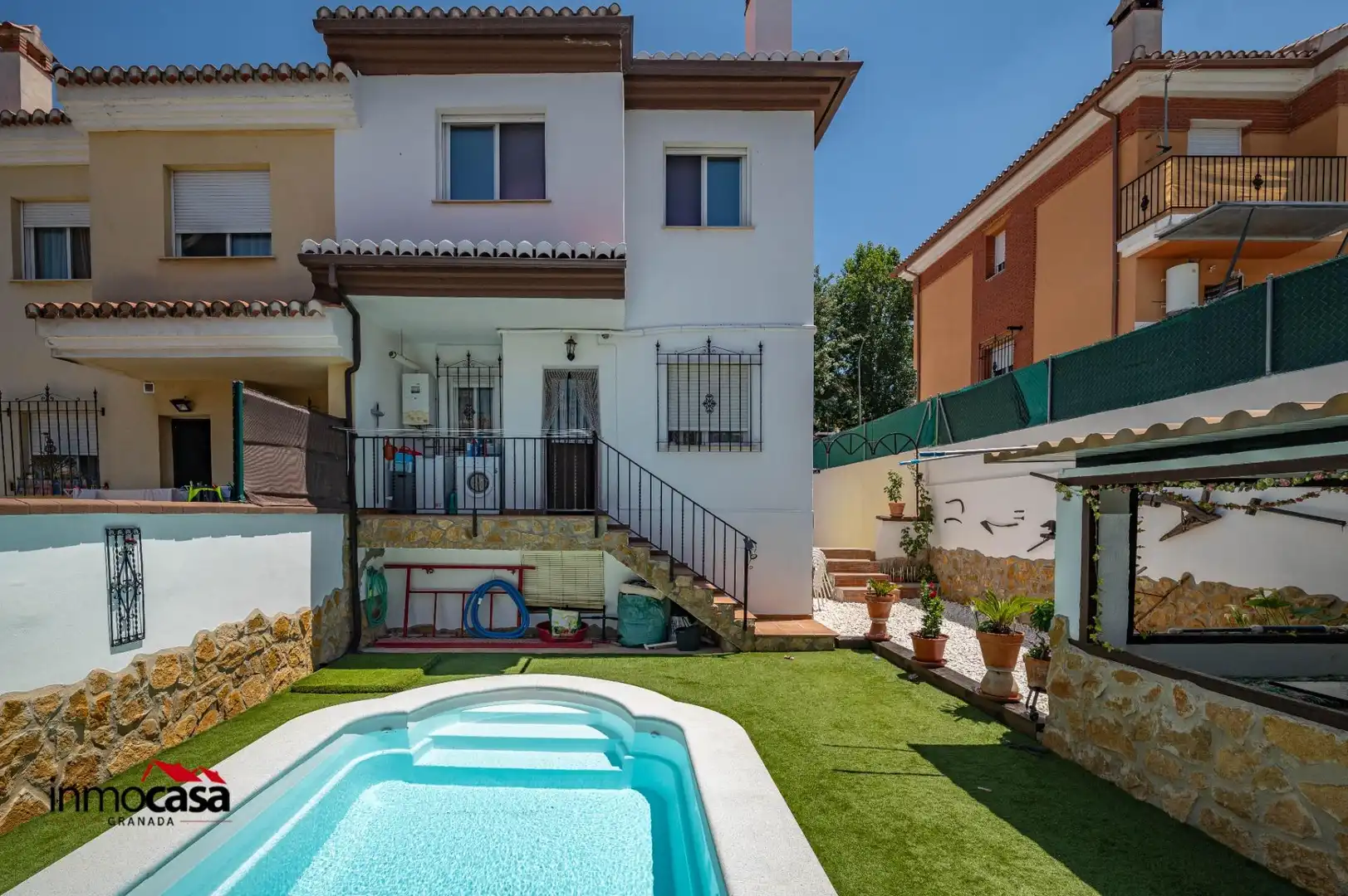 Piscina de Casa adosada en venta en Jun con Aire acondicionado, Jardín privado y Piscina