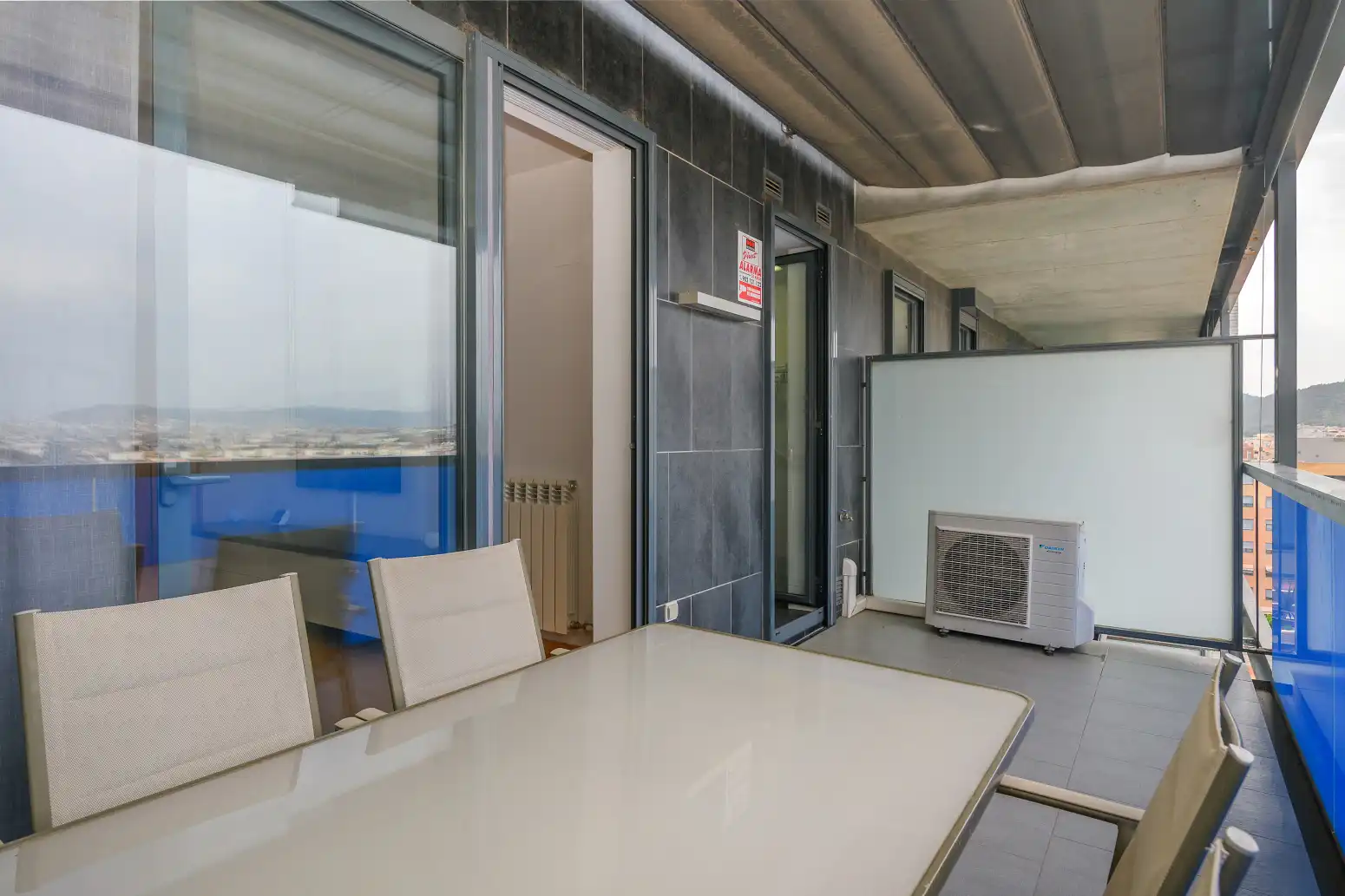 Terraza de Piso en venta en Viladecans con Aire acondicionado, Calefacción y Jardín privado