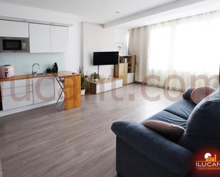 Sala d'estar de Estudi en venda en Alicante / Alacant amb Aire condicionat i Balcó