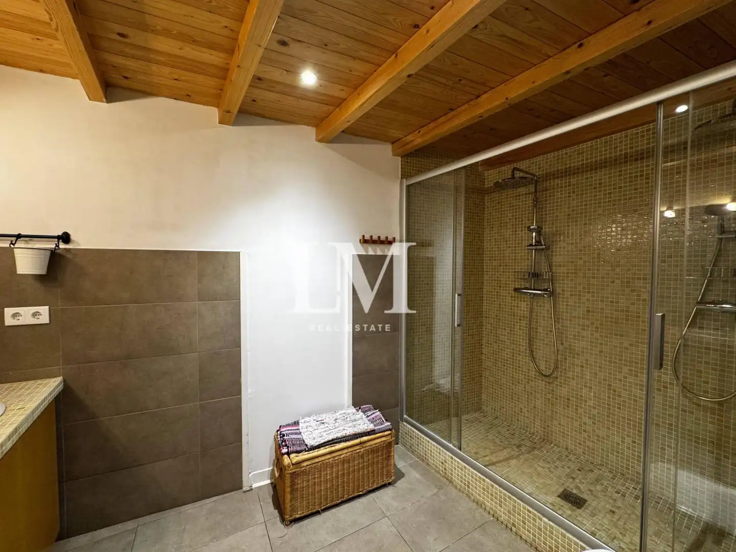 Bathroom of Apartments for rent in Ciutat Vella