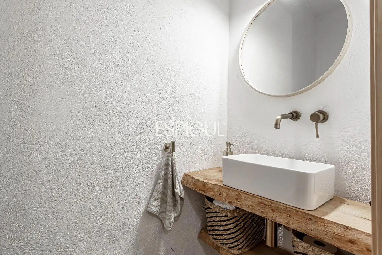 Badezimmer von Dachboden zum Verkauf in Madrid mit Klimaanlage, Heizung und Parkett