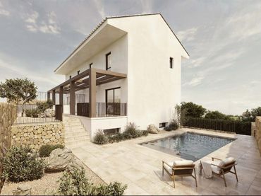 Casa aparellada amb piscina en venda a Coloma