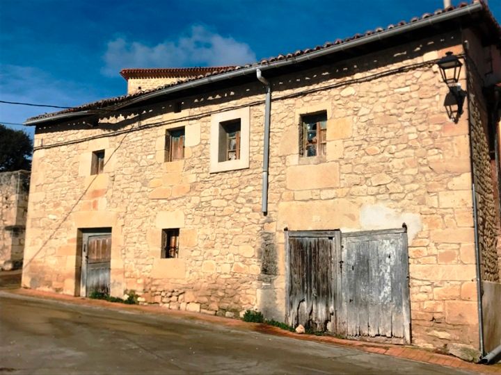 Vista exterior de Casa o xalet en venda en Encío amb Traster