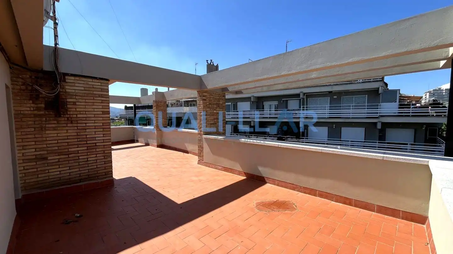 Terrassa de Pis en venda en Sant Feliu de Llobregat amb Aire condicionat, Jardí privat i Parquet