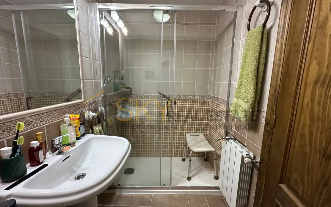 Baño de Piso en venta en Becerril de la Sierra con Terraza y Amueblado