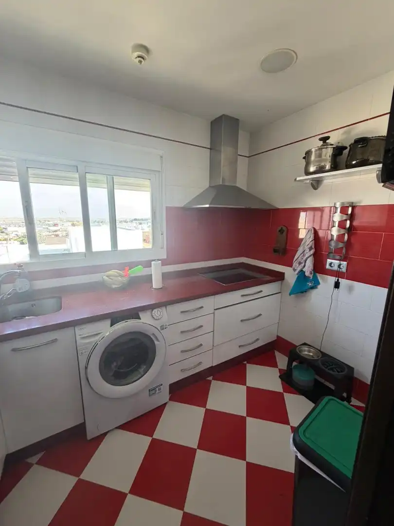 Küche von Wohnung zum Verkauf in Chiclana de la Frontera mit Klimaanlage und Heizung