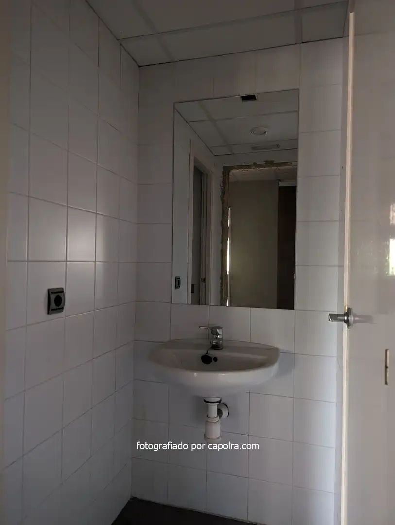 Badezimmer von Büro zum Verkauf in Mollet del Vallès mit Klimaanlage und Heizung
