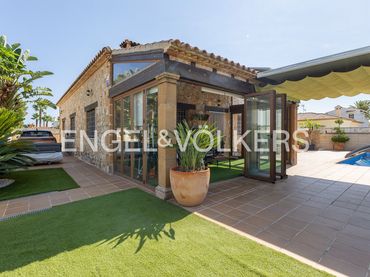 Casa con piscina in vendita a Els Poblets