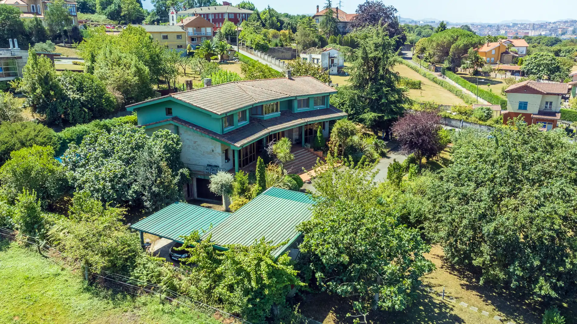 Vista exterior de Casa o chalet en venta en Oviedo  con Calefacción, Jardín privado y Parquet