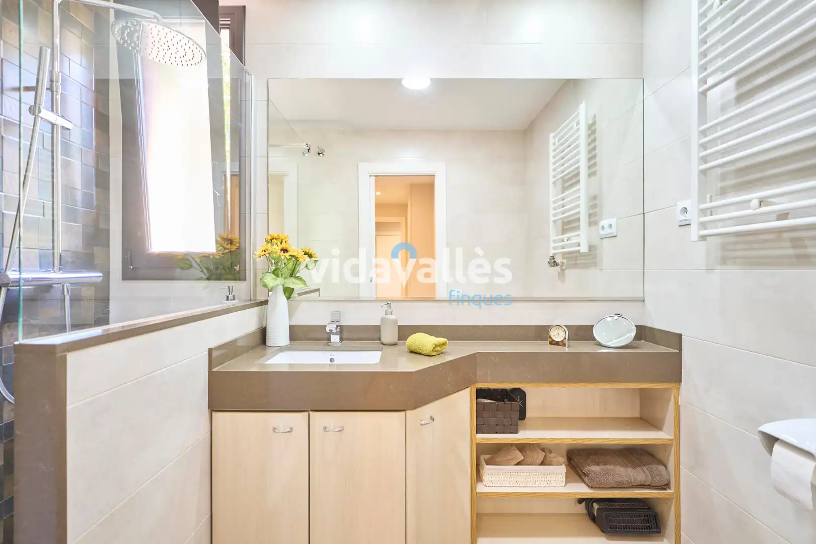 Badezimmer von Wohnung zum Verkauf in Barcelona mit Klimaanlage, Heizung und Terrasse