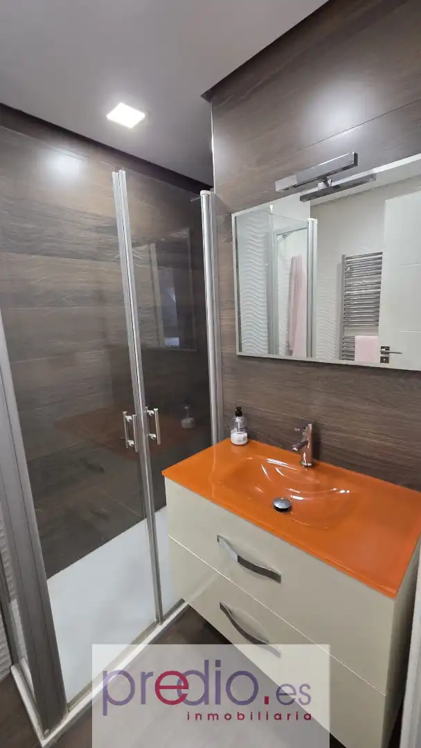 Baño de Dúplex en venta en Lugo con Calefacción, Trastero y Amueblado