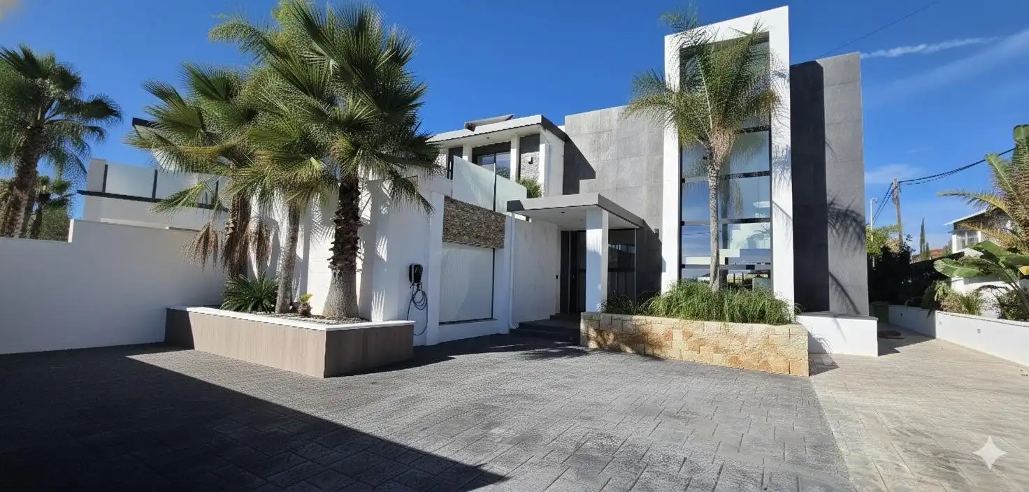 House with pool for sale in Les Tres Cales