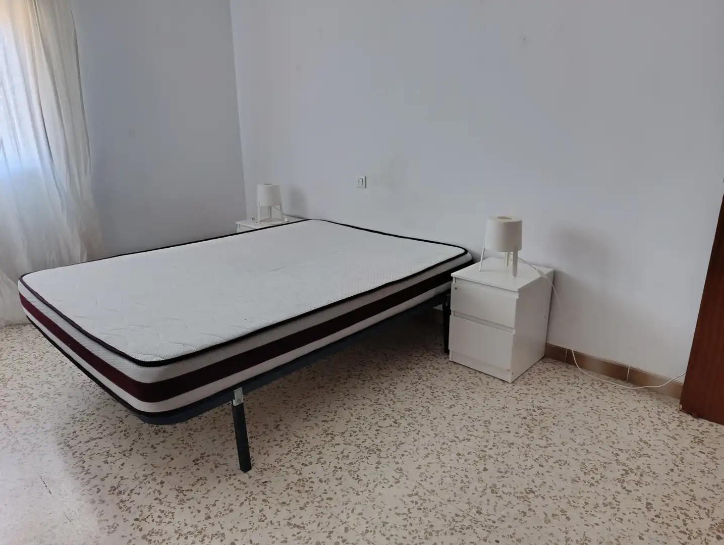 Habitación de Piso de alquiler en Dos Hermanas con Aire acondicionado, Terraza y Amueblado