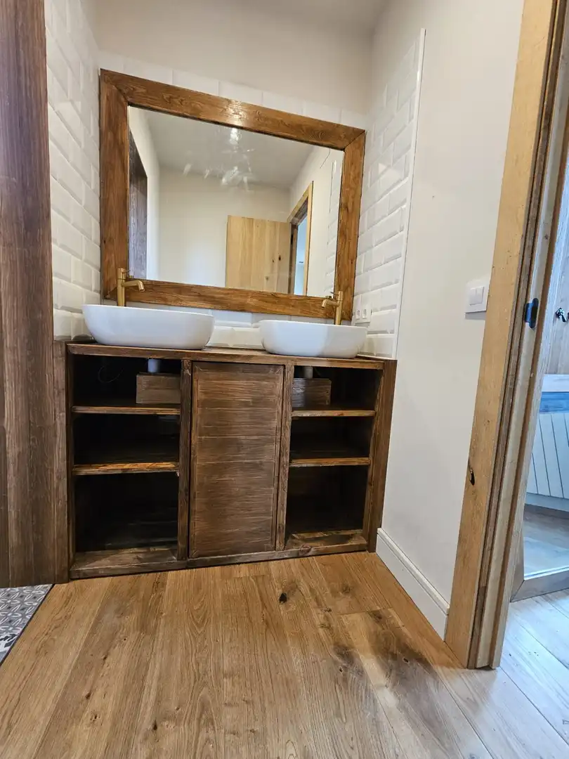 Baño de Dúplex de alquiler en La Vall d'en Bas con Terraza, Piscina y Amueblado
