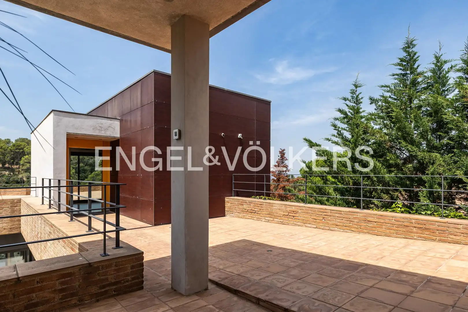 Terrassa de Casa adosada en venda en Sant Cugat del Vallès amb Calefacció, Jardí privat i Parquet