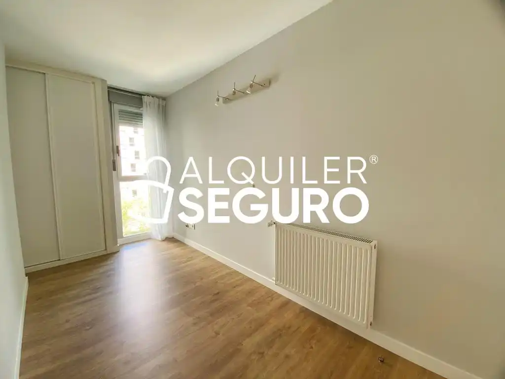 Bedroom of Flat for rent in Madrid  with Air Conditioner, Heating and Terrace