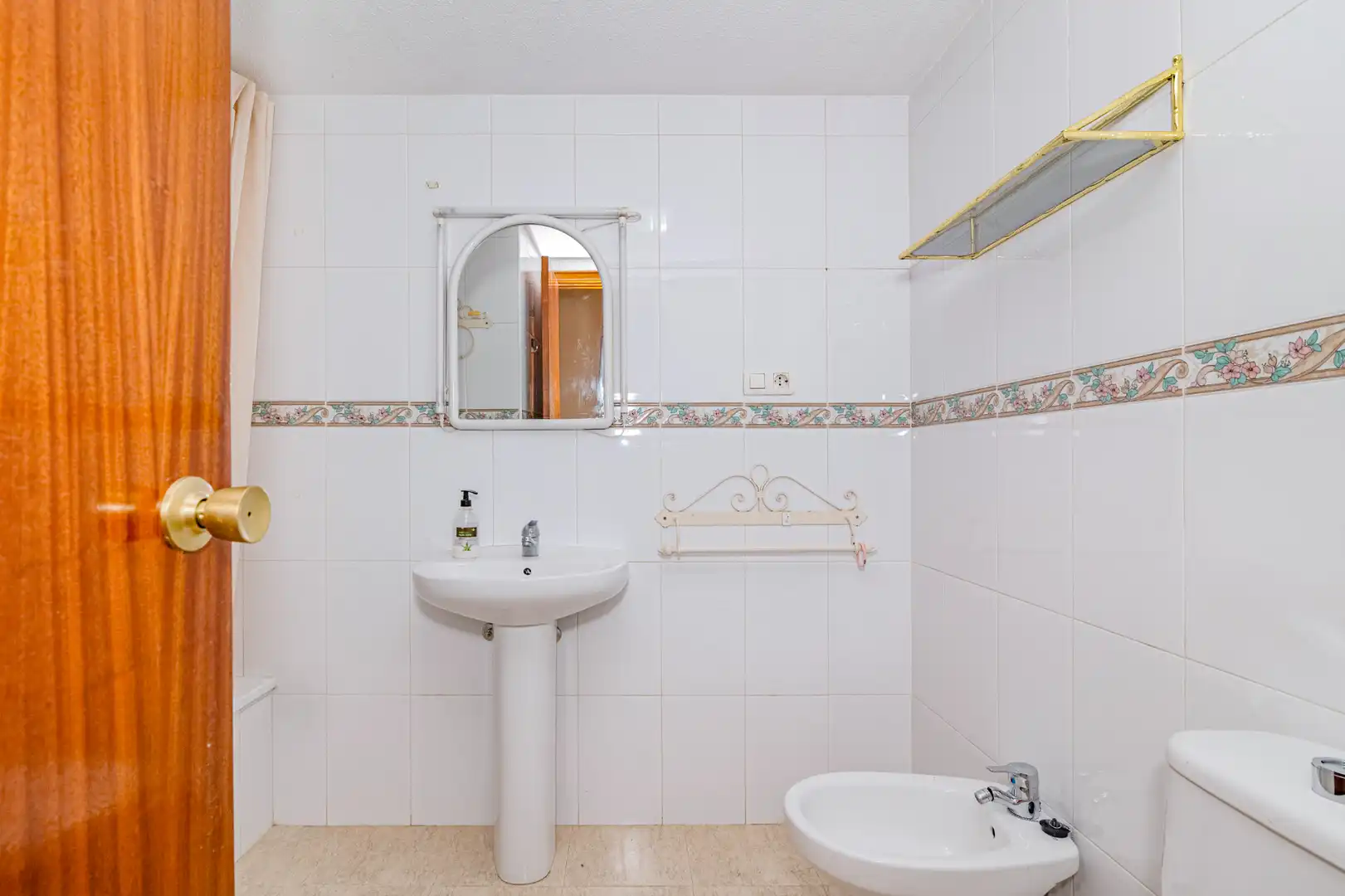 Bathroom of Flat for sale in Granada  with Terrace, Storage room and Balcony